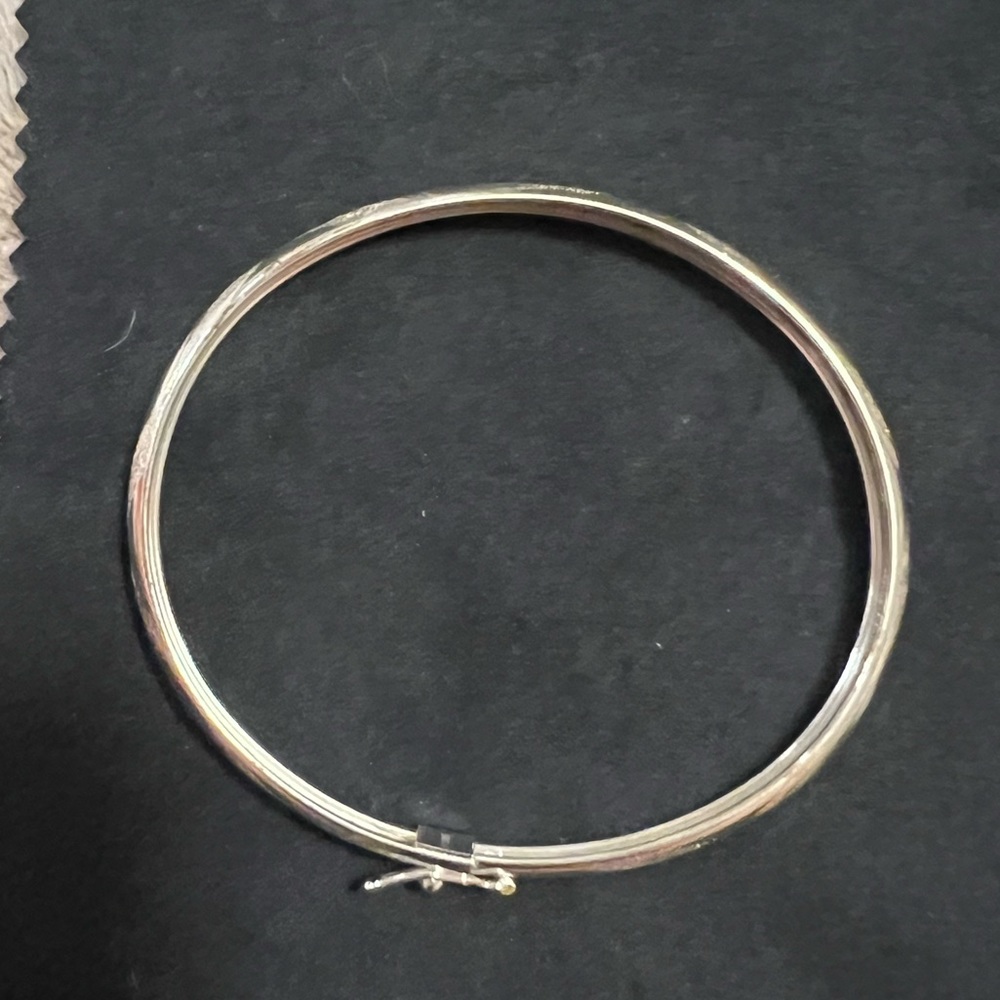 Silver bangle - Picture 3 of 11